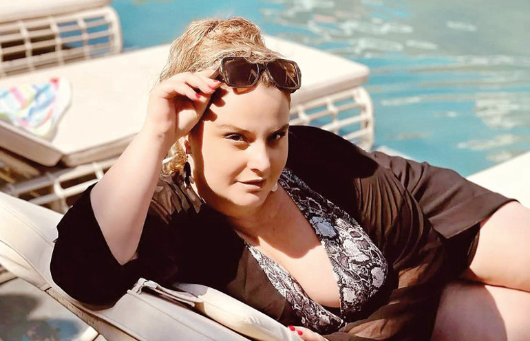 11 ay önce evlendiği Tolga Akıştan boşanacağını açıklamıştı... Zeynep Bastıkın moral tatili