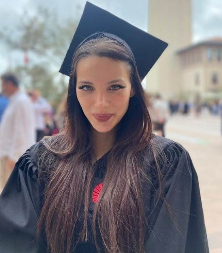 Ünlü oyuncu kep attı