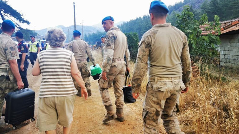 Son dakika: Marmaris’te orman yangınında son durum Cumhurbaşkanı Erdoğan helikopterle inceleme yaptı