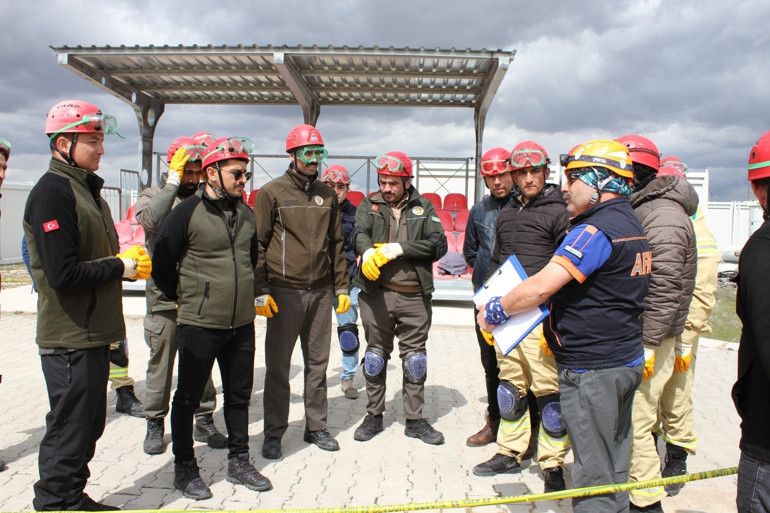 Son dakika... Marmaristeki orman yangınında üçüncü gün Bakan Kirişci: Evleri boşaltılan ailelere 3 bin TL ödeme yapıldı