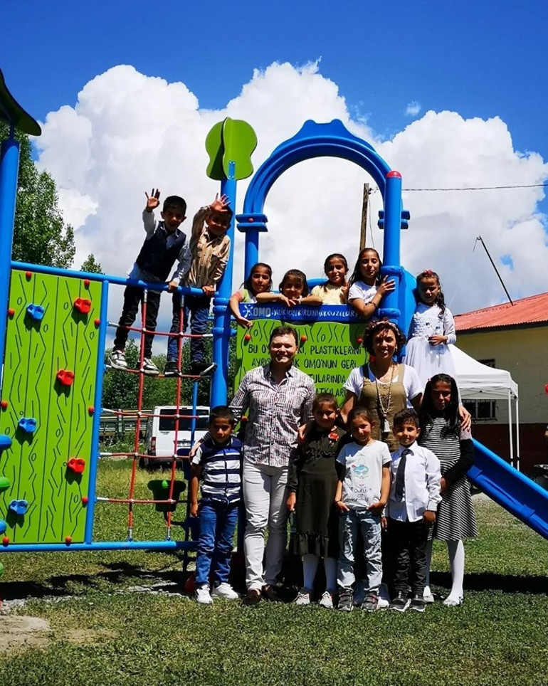 Geri dönüştürülen plastik atıklar çocuk parkı oldu