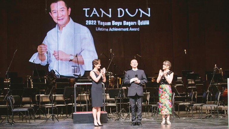Çıkarın cep telefonlarınızı konser başlıyor