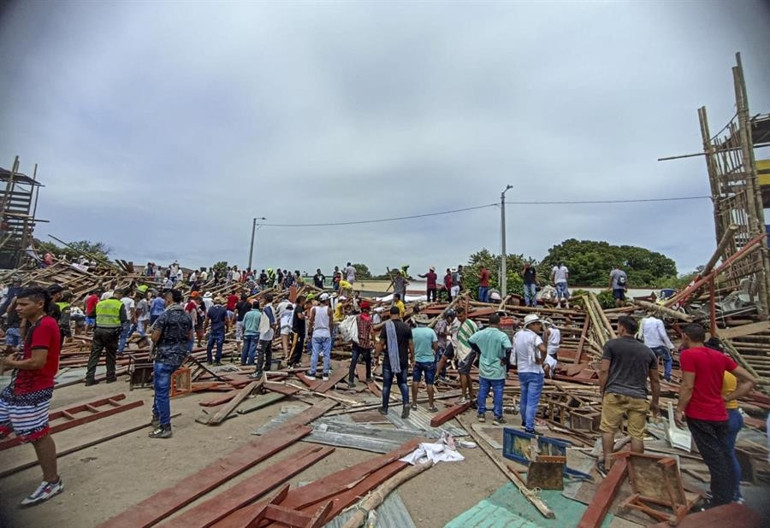 Kolombiyada bir boğa güreşi etkinliğinde tribün çöktü: En az 4 ölü