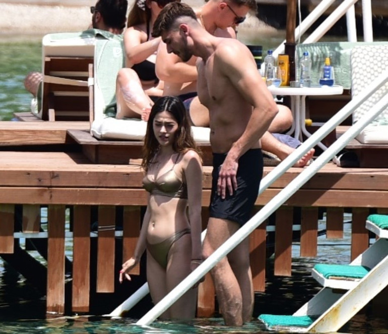 Ünlü ikili tatilde... Bodrum âşıkları