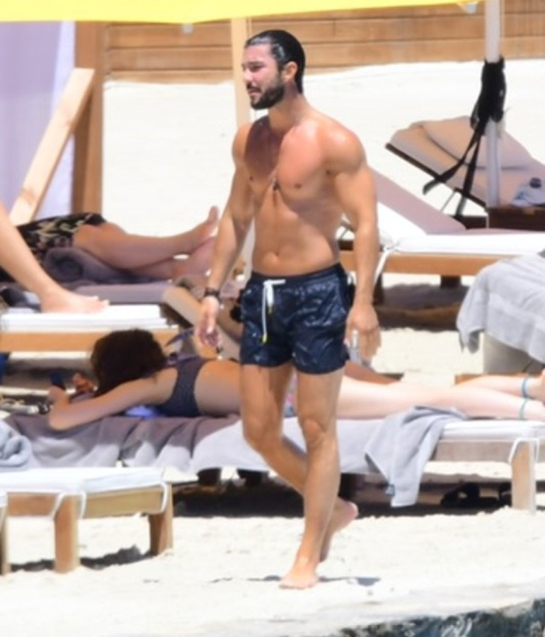 Ünlü ikili tatilde... Bodrum âşıkları