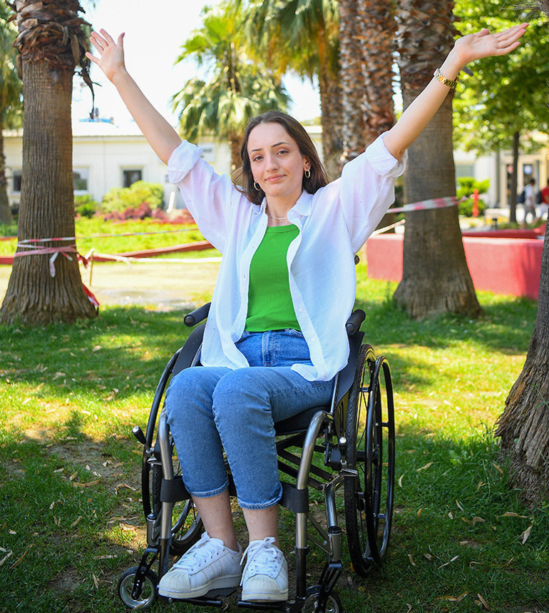 Zeynep, ‘engelsiz bir hayat’ için çalışıyor