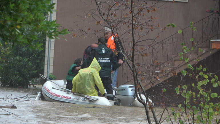 Zonguldak, Bartın, Kastamonu, Karabük ve Sinopta kuvvetli yağış Bakan Soylu: Daha büyük bir felaket olabilirdi