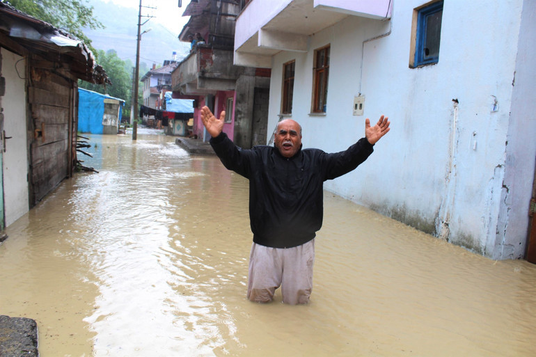 Zonguldak, Bartın, Kastamonu, Karabük ve Sinopta kuvvetli yağış Bakan Soylu: Daha büyük bir felaket olabilirdi
