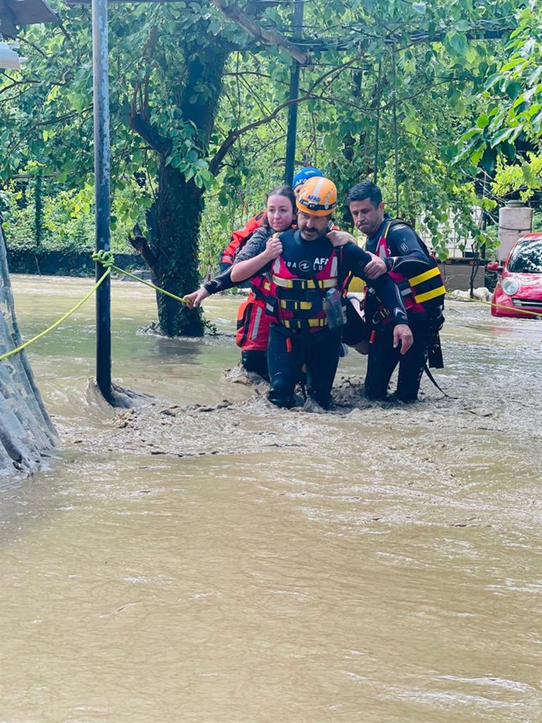 Zonguldak, Bartın, Kastamonu, Karabük ve Sinopta kuvvetli yağış Bakan Soylu: Daha büyük bir felaket olabilirdi