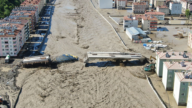 Sel kâbusu geri döndü