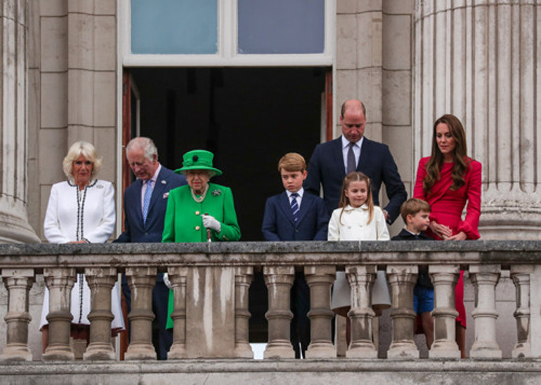 İngiliz kraliyet ailesi için de kemer sıkma zamanı: Paralar suyunu çekiyor