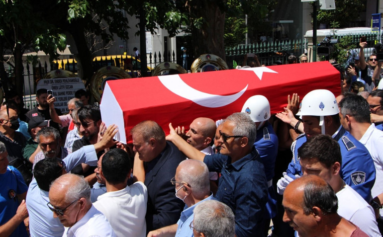 Cüneyt Arkına veda... Yeşilçamın efsane ismi son yolculuğuna uğurlandı