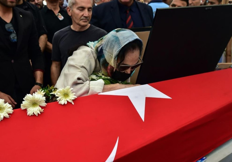 Türkan Şoraydan Cüneyt Arkına veda... Gözyaşlarına boğuldu