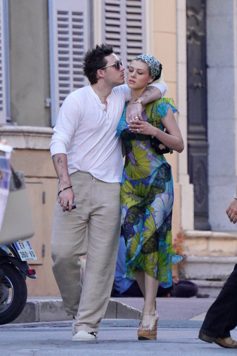 Düğünden iki ay sonra balayı: Öpmeye doyamadı