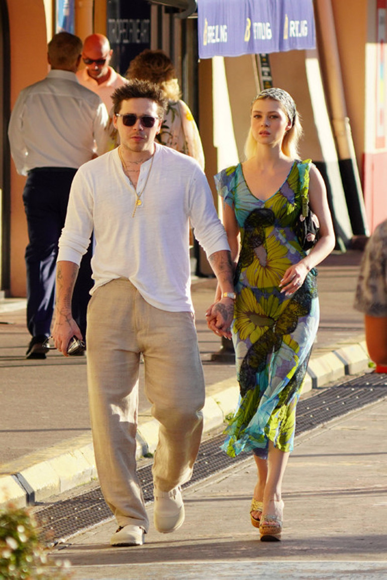 Düğünden iki ay sonra balayı: Öpmeye doyamadı