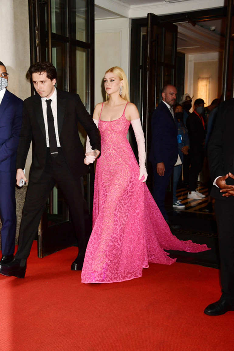 Düğünden iki ay sonra balayı: Öpmeye doyamadı