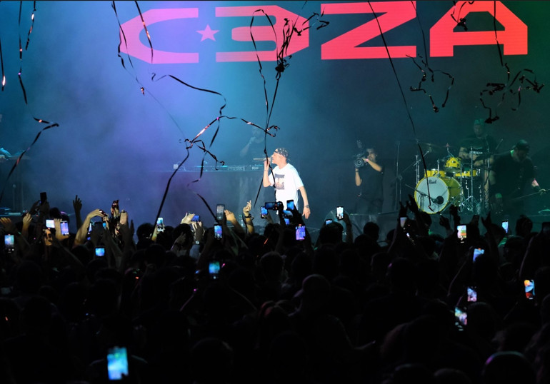 Rapstar Ceza Boğazda