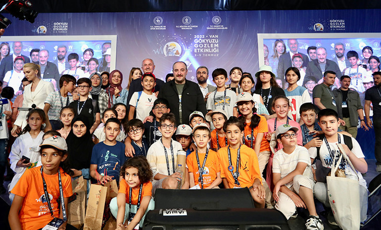 Bakan Varank açıkladı: Avrupanın en büyük teleskobu Erzurumda inşa ediliyor