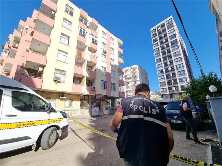 Adanada eski milli atlet, av tüfeğiyle vurularak öldürüldü