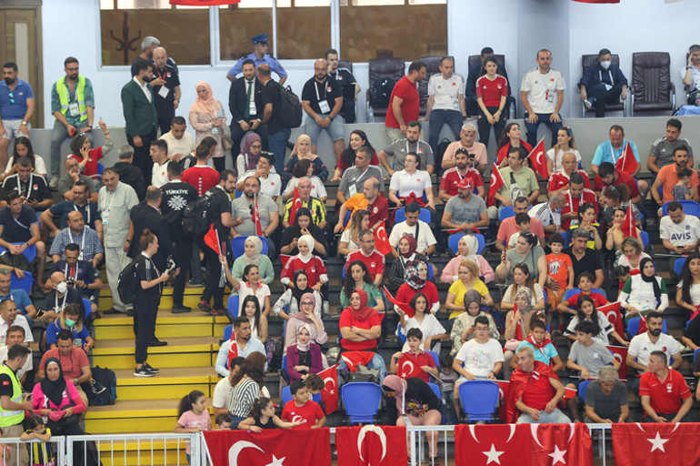 Bakan Kasapoğlu: Akdeniz Oyunlarında sporcularımız tarih yazıyor