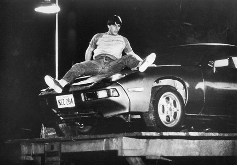 Lokantada masaları temizleyen çocuk işini hırsla yaptı, şimdi parayla oynuyor