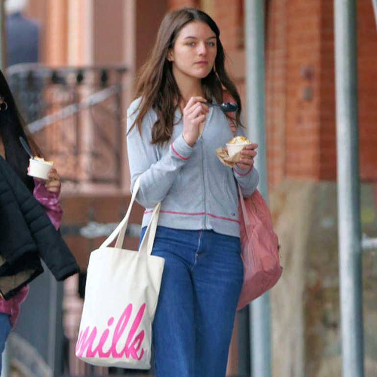 Lokantada masaları temizleyen çocuk işini hırsla yaptı, şimdi parayla oynuyor