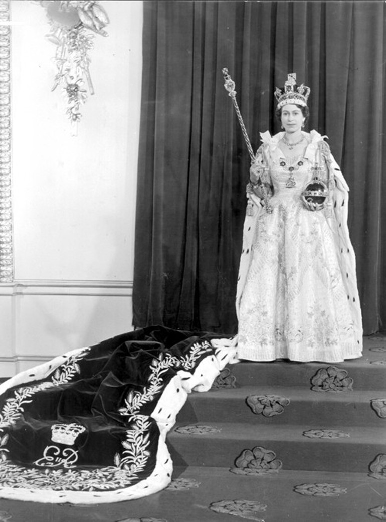 Kraliçe 2. Elizabethi 70 sene tahtta oturtan mücevher: Her elmas binlerce gözyaşı