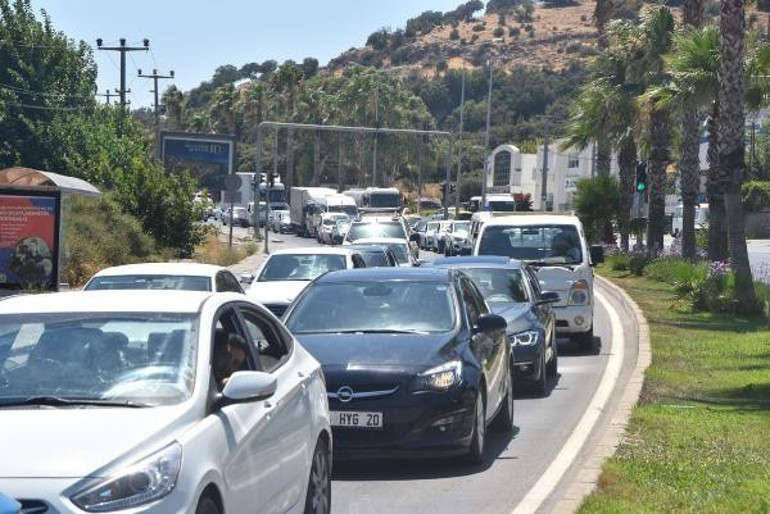 Son dakika... Kurban Bayramı tatil için yollara akın ettiler Birçok kentte trafik durma noktasında
