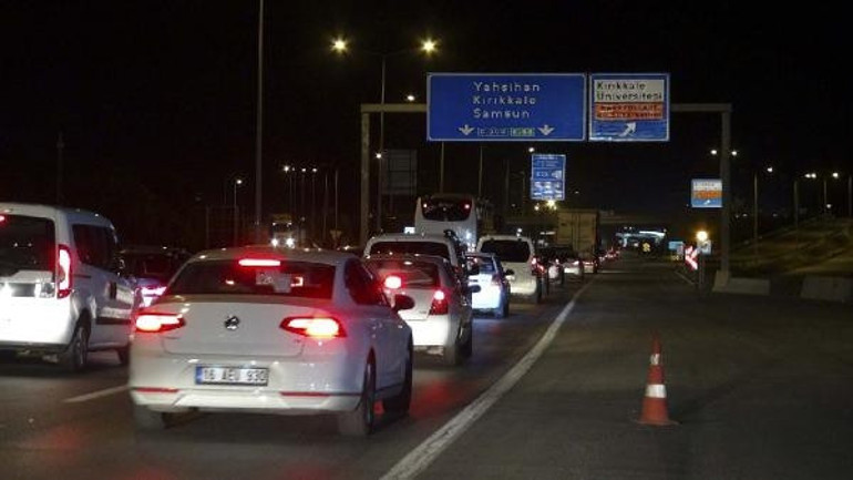 Son dakika... Kurban Bayramı tatil için yollara akın ettiler Birçok kentte trafik durma noktasında