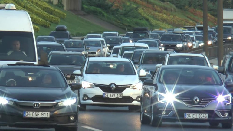 Son dakika... Kurban Bayramı tatil için yollara akın ettiler Birçok kentte trafik durma noktasında