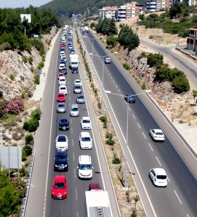Son dakika... Kurban Bayramı tatil için yollara akın ettiler Birçok kentte trafik durma noktasında