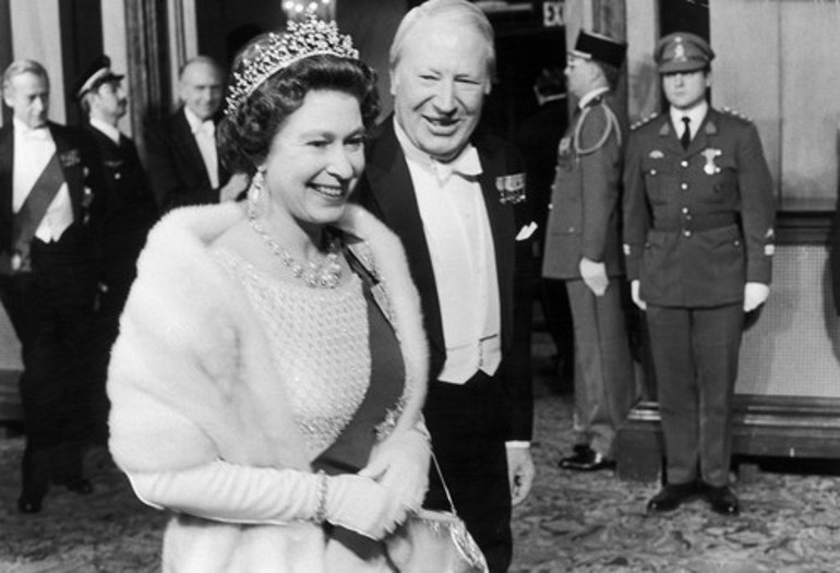 Kraliçe 2. Elizabeth, 70 yıllık saltanatında 14üncü başbakanı da yolcu etti