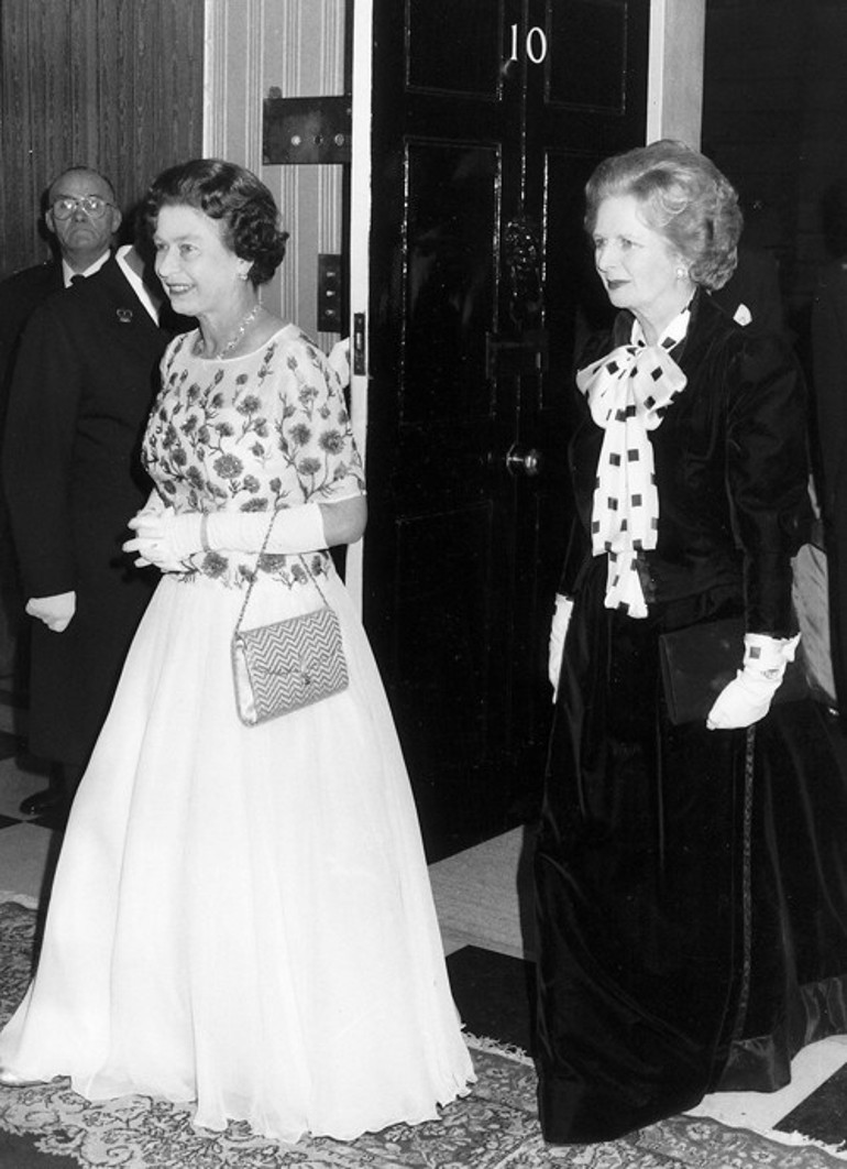 Kraliçe 2. Elizabeth, 70 yıllık saltanatında 14üncü başbakanı da yolcu etti