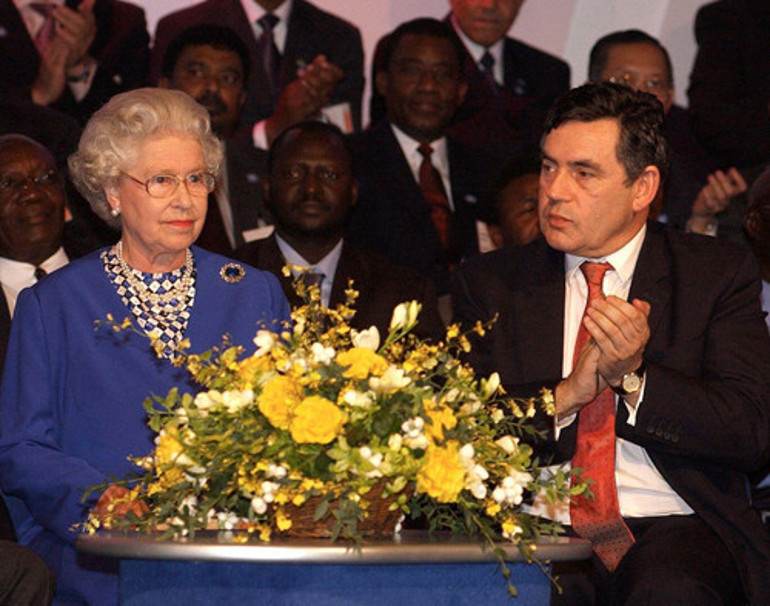 Kraliçe 2. Elizabeth, 70 yıllık saltanatında 14üncü başbakanı da yolcu etti