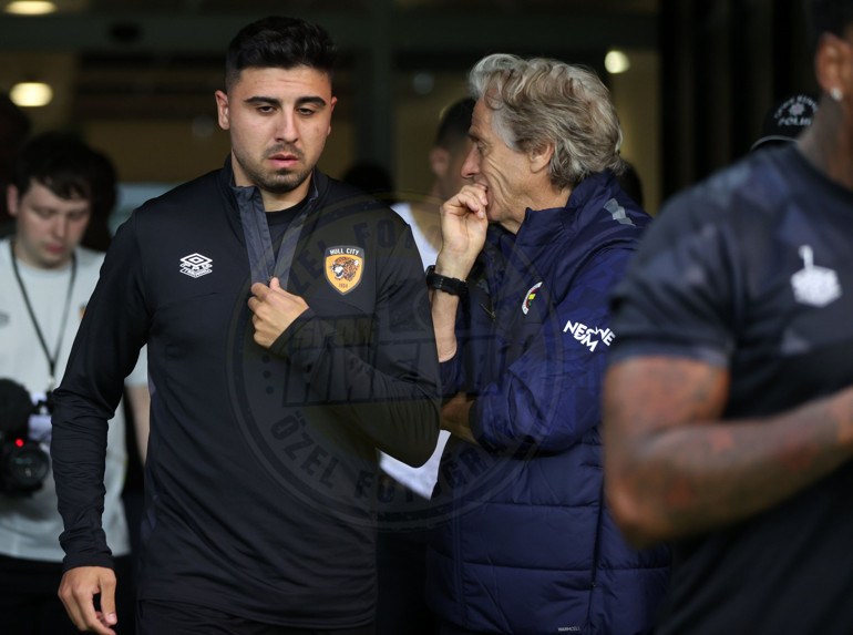 Son Dakika: Fenerbahçe-Hull City maçında dikkat çeken kare Ozan Tufan ve Jorge Jesus...