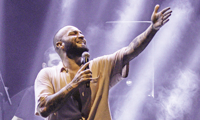 Sahnede bayram coşkusu