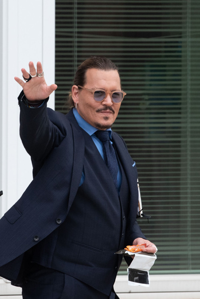 Johnny Deppten Amber Hearde: Orada yedi yıllık kaşıntılı gibi oturuyorsun
