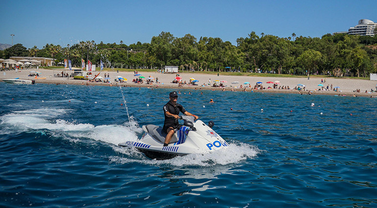 Antalyada deniz polisi, jet-ski ile hayat kurtaracak