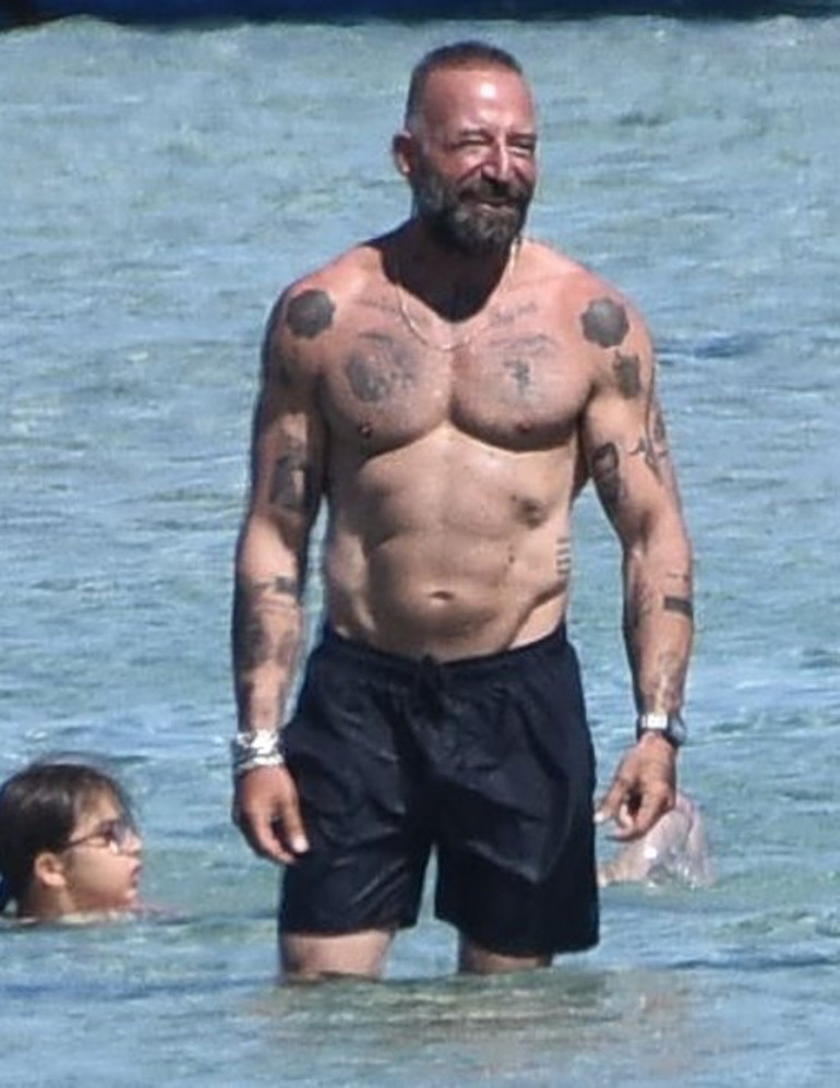 Önder Öztarhandan kas şov