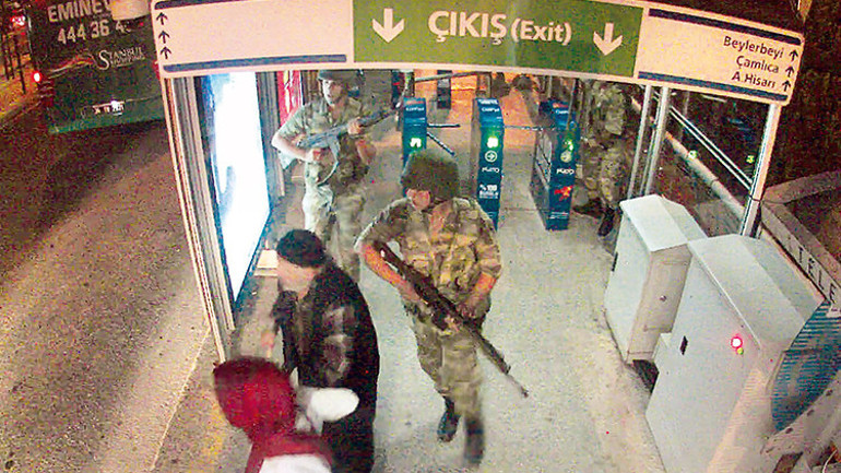 Tarihi geceden unutulmaz 40 fotoğrafın hikâyesi