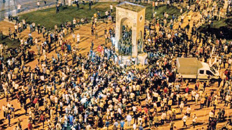 Tarihi geceden unutulmaz 40 fotoğrafın hikâyesi