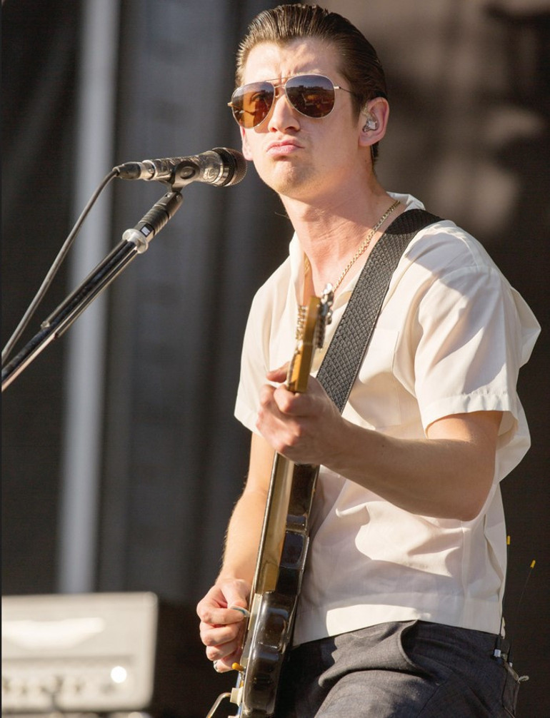 Karizmaları sahneden taşıyor