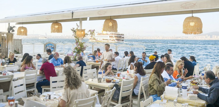 ‘Ada sahillerinde bekliyor’