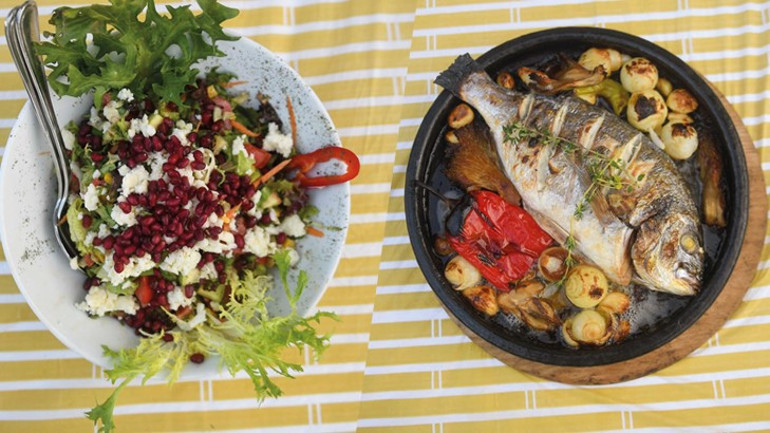 ‘Ada sahillerinde bekliyor’