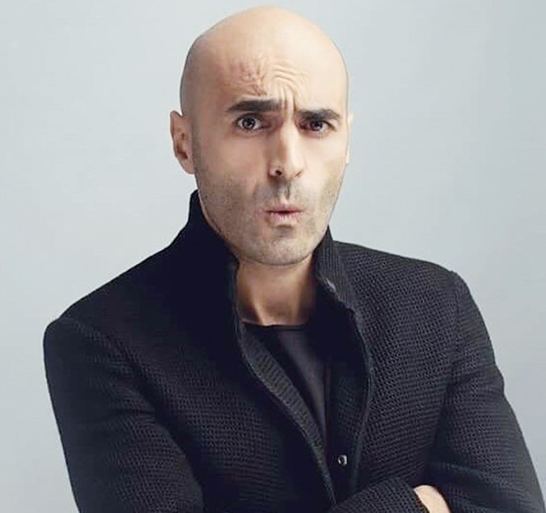 Çoraplarını ters çevirip giyiyor İşte nedeni...