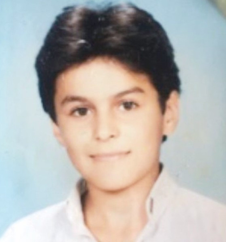 Çoraplarını ters çevirip giyiyor İşte nedeni...