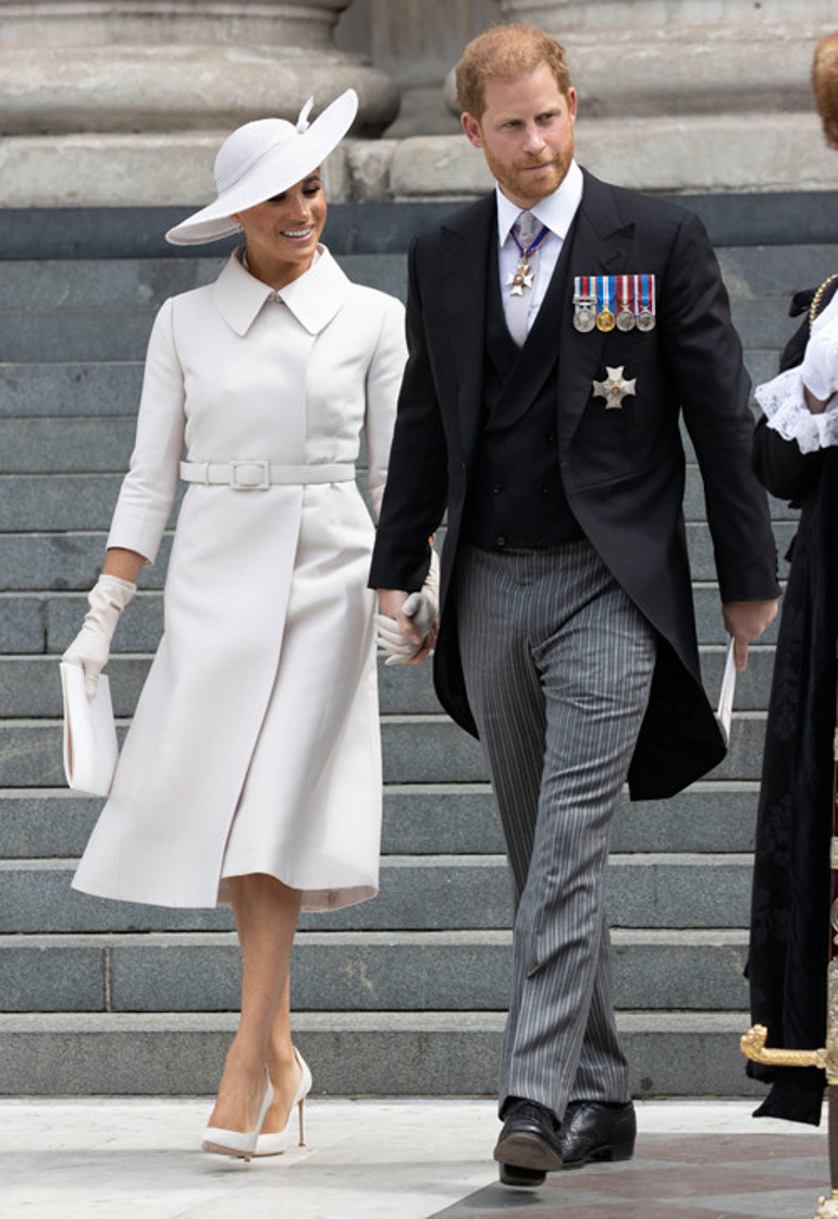 Kraliçe 2. Elizabeth kendini tutamamış: Şükürler olsun ki Meghan gelmiyor