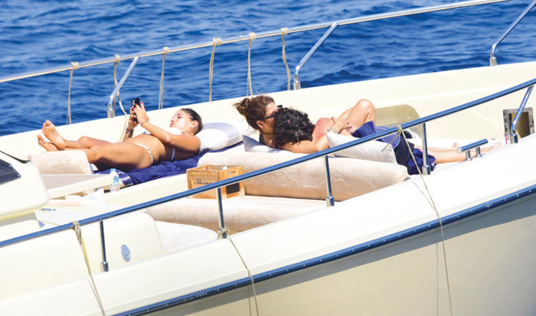 Yağmur Ünal ile Irmak Ünal hasret giderdi