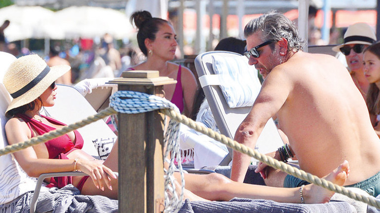 Tuvana Türkay ile İzzet Antebi tatilde