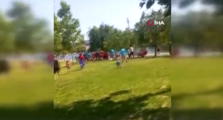 Etrafı açın uyarısına sinirlendi, vakaya müdahale eden cankurtarana döner bıçağıyla saldırdı